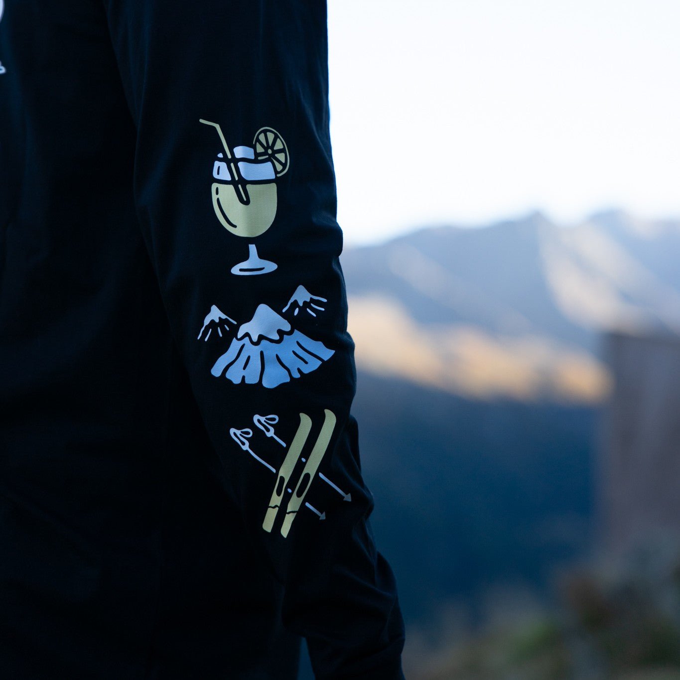 Organic "Aprés Ski Club" Long Sleeve Tee